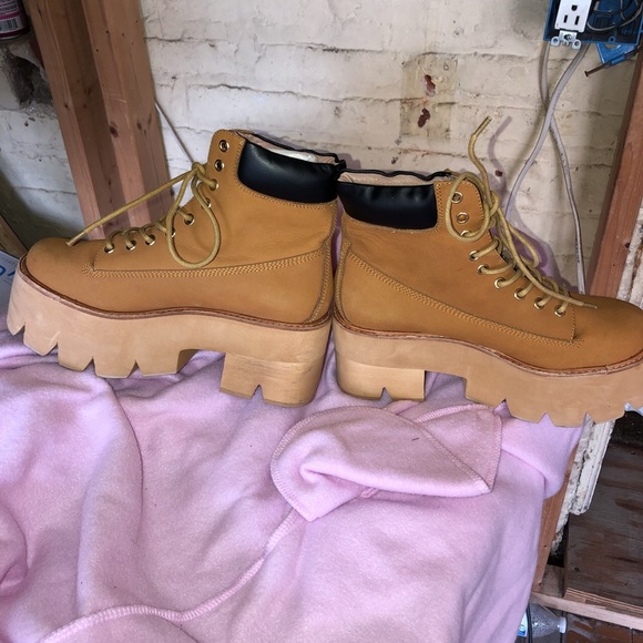 Nirvana Boots - Picture 3 of 4